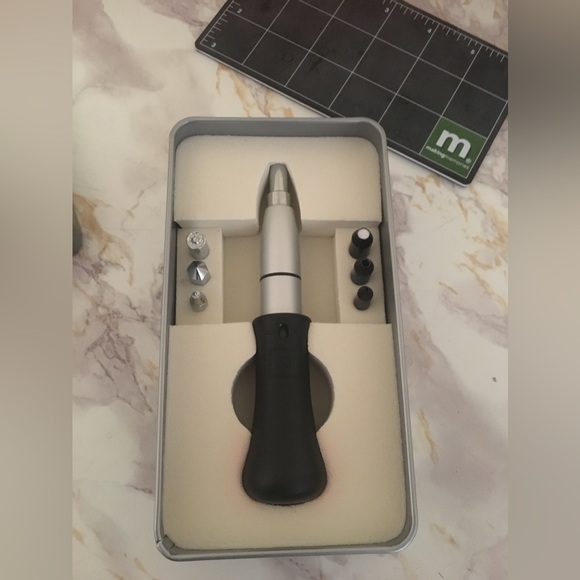 Making Memories Multi-Use Tool for Engraving Emboss Your Items DIY - Picture 4 of 7